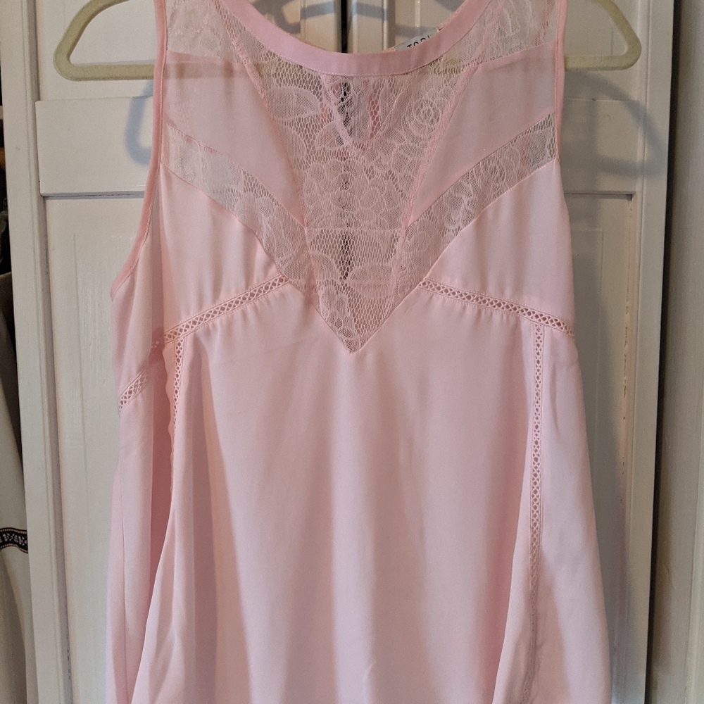 Pink Tobi tank top blouse with lace